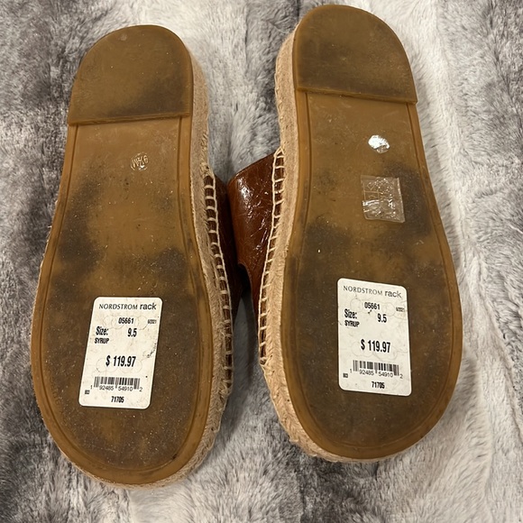 Tory Burch brown flat sandals - Picture 5 of 5